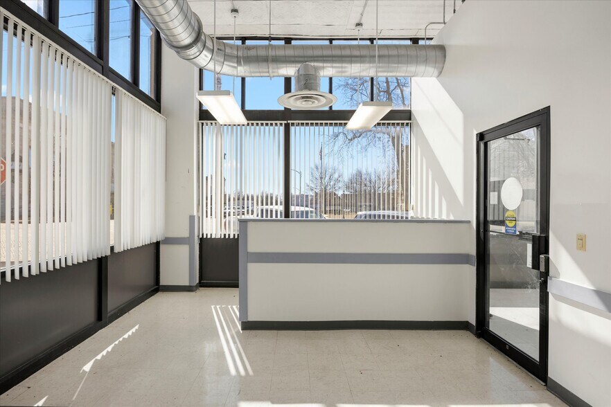 More Photos Of 2-4 W Ohio St, Butler Office For Lease