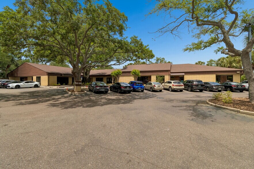 More Photos Of 611 Druid Rd E, Clearwater Medical For Sale