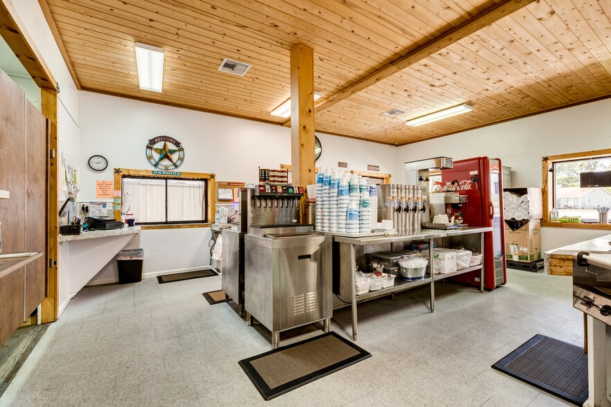 More Photos Of 714 N Main St, Sweeny Restaurant For Sale