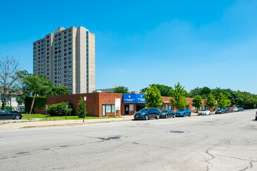 More Photos Of 1500-1528 E 63rd St, Chicago Storefront For Lease