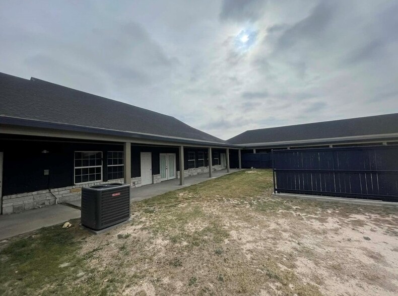 More Photos Of 237 W 21st St, Fort Stockton Schools For Lease