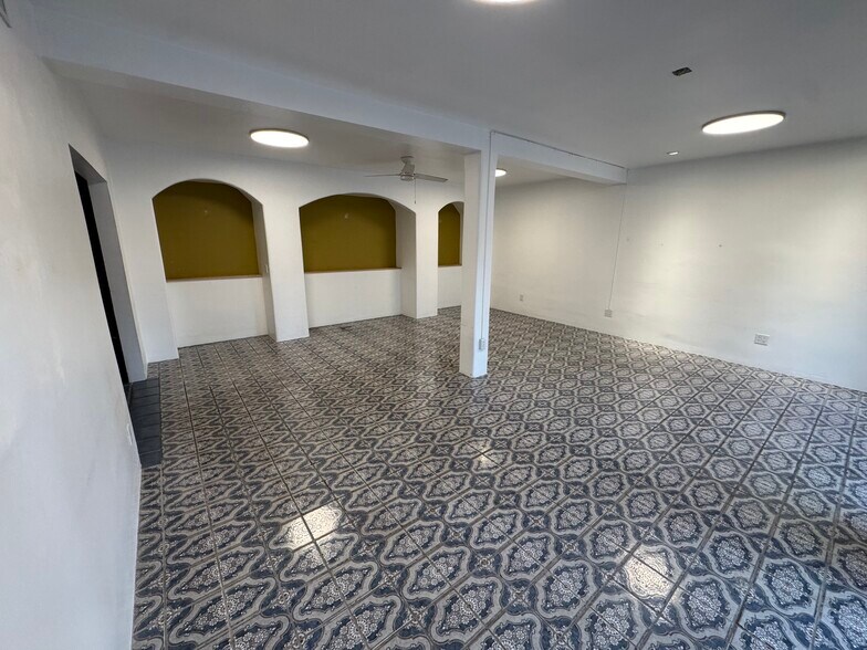 More Photos Of 463-477 N Palm Canyon Dr, Palm Springs Storefront Retail Office For Lease