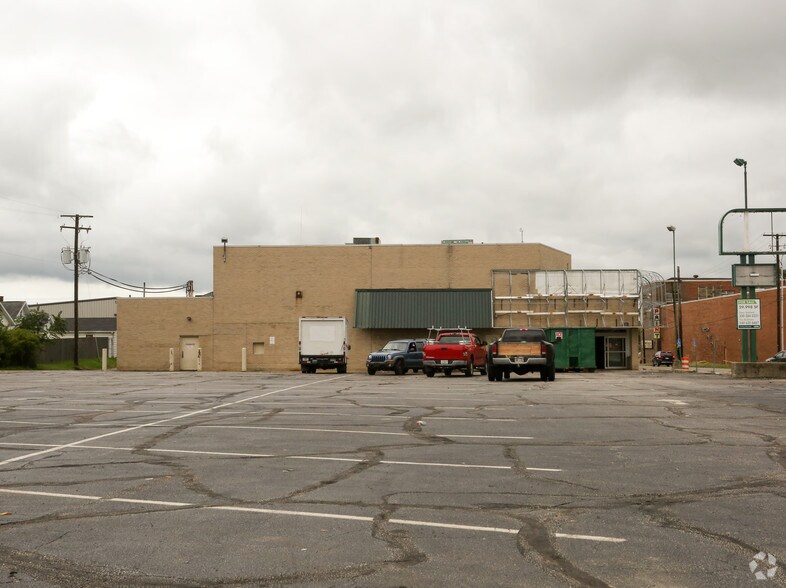 More Photos Of 1308 Harrison Ave SW, Canton General Retail For Lease