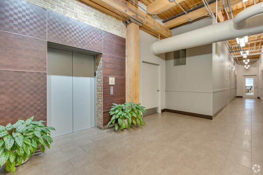 More Photos Of 940 W Adams St, Chicago Loft Creative Space For Lease