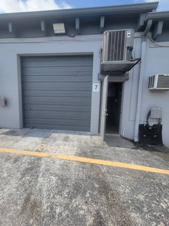 More Photos Of 950 Old Dixie Hwy, Lake Park Warehouse For Lease