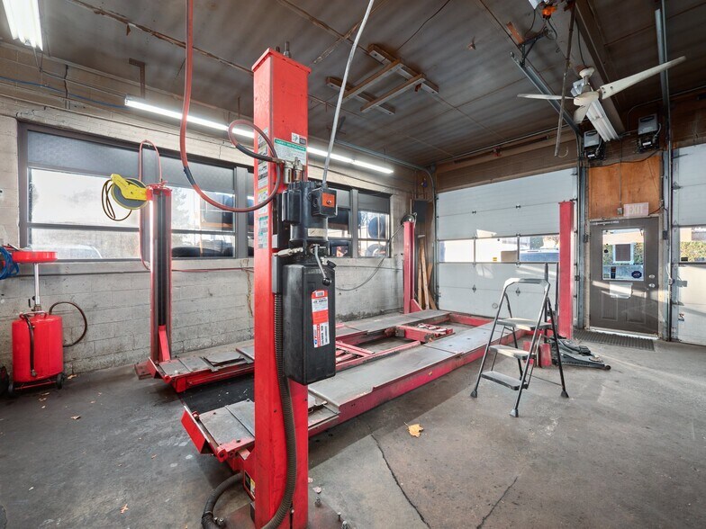 More Photos Of 1001-1015 S 5th St, Allentown Auto Repair For Sale