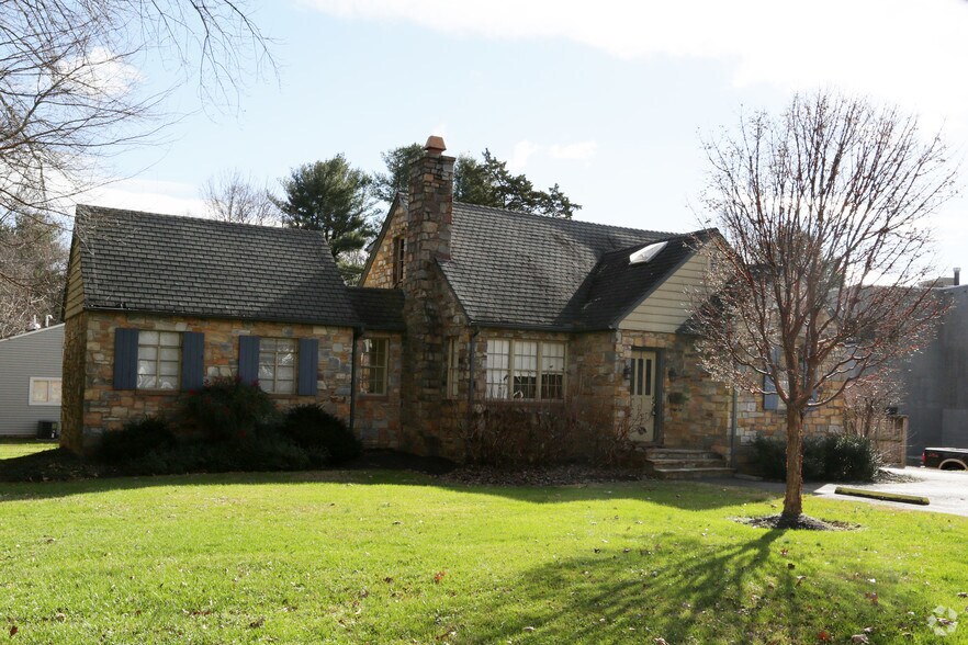 More Photos Of 169 Broadview Ave, Warrenton Loft Creative Space For Lease