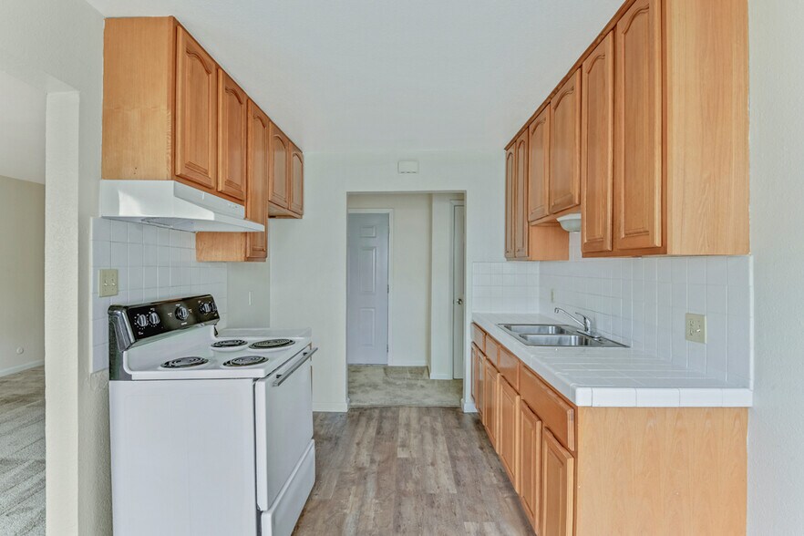 More Photos Of 7940 Bancroft Ave, Oakland Apartments For Sale