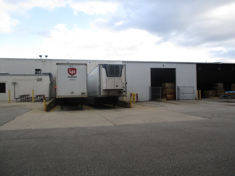 More Photos Of 2800 Estes St, Norton Shores Manufacturing For Sale