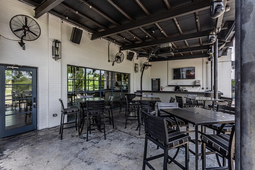 More Photos Of 1309 Junction Dr, Laredo Restaurant For Sale