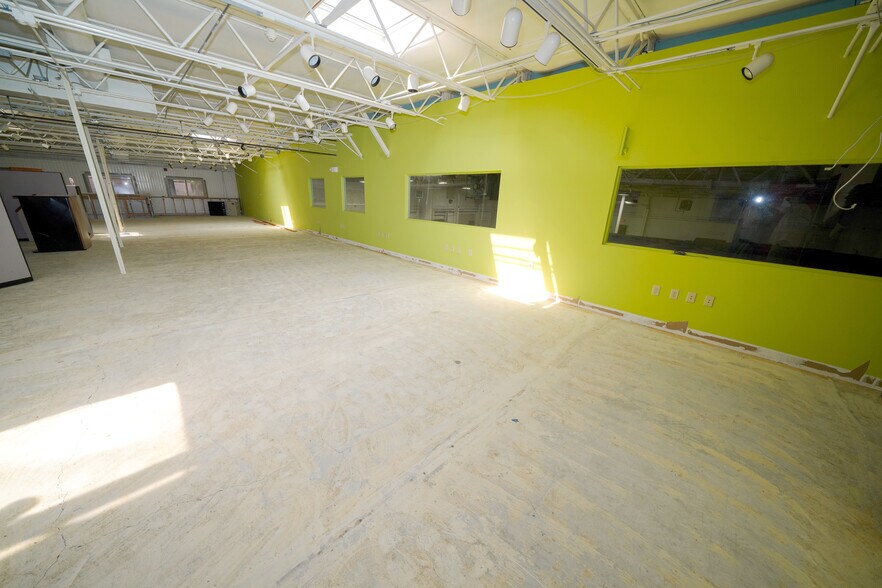 More Photos Of 248 Northport Ave, Belfast Manufacturing For Sale