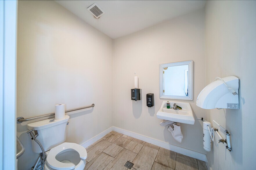 More Photos Of 1230 N Jefferson St, Anaheim Light Distribution For Sale