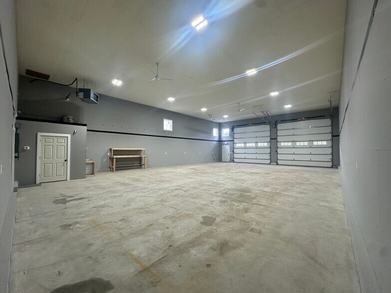 More Photos Of 169 Norwich Rd, Plainfield Warehouse For Lease