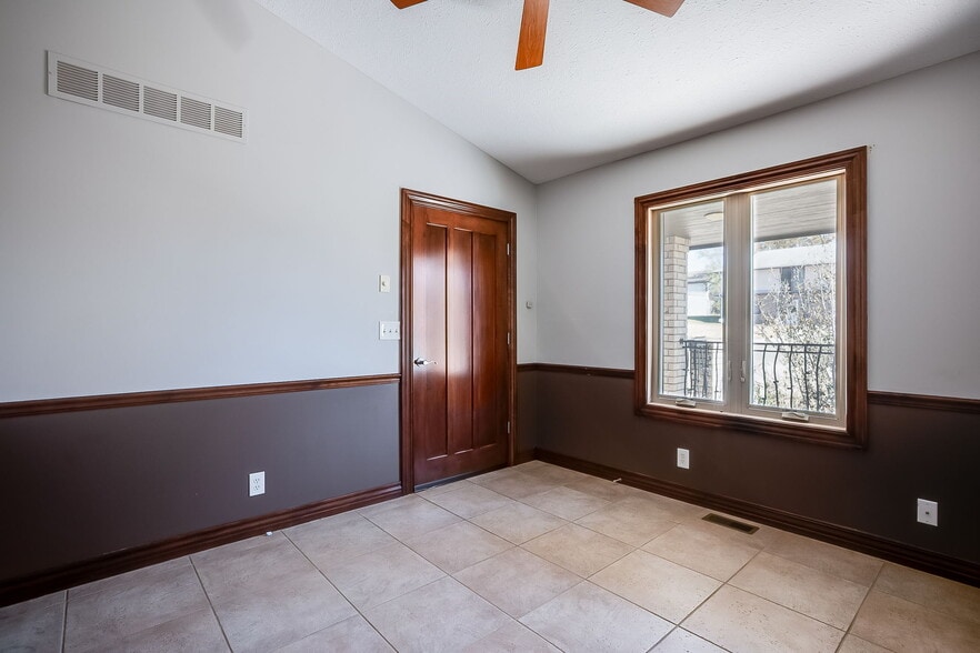 More Photos Of 121 S Water St, Derby Office For Sale