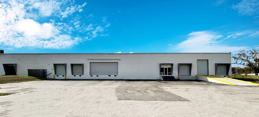 Primary Photo Of 5160 W Clifton St, Tampa Manufacturing For Lease