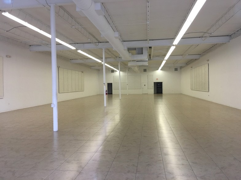 More Photos Of 710-778 9th St N, Naples Freestanding For Lease