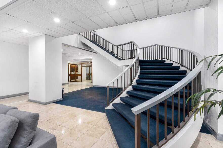 More Photos Of 13499 Biscayne Blvd, Miami Apartments For Sale