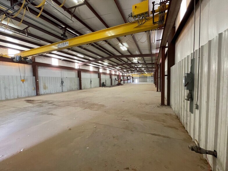 More Photos Of 2800 E I-20 Service, Midland Warehouse For Lease