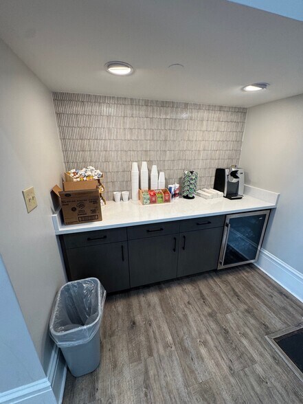 More Photos Of 211-224 W Saint Julian St, Savannah Storefront For Lease