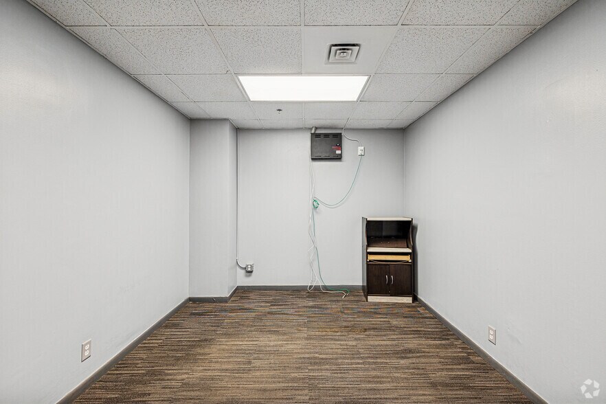 More Photos Of 501 N Main Ave, Springfield Warehouse For Lease