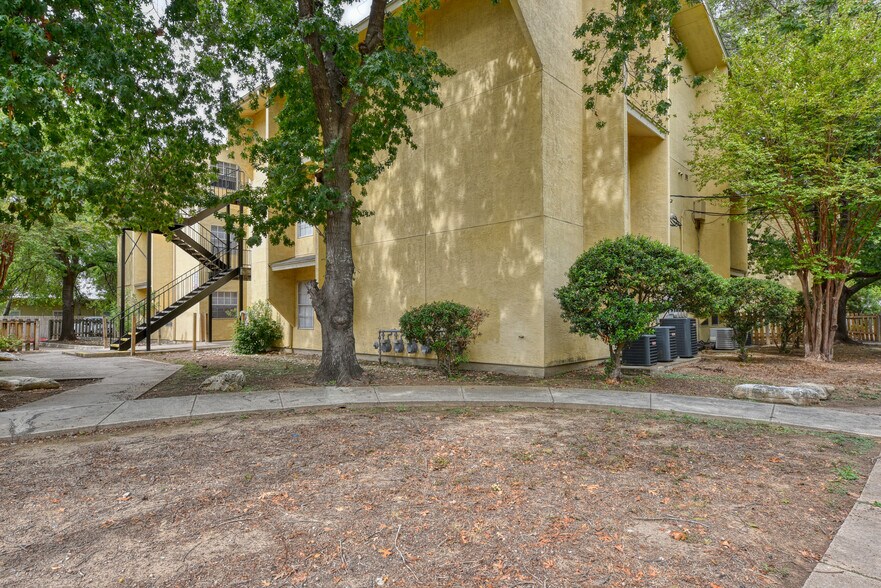 More Photos Of 737 W Mayfield Blvd, San Antonio Apartments For Sale