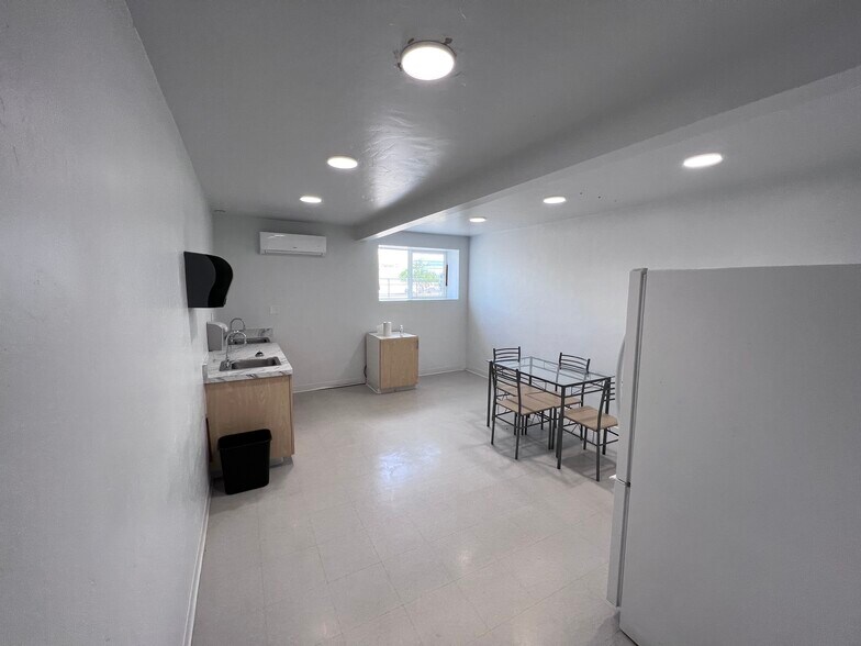 More Photos Of 811 S Santa Rita Ave, Tucson Warehouse For Lease