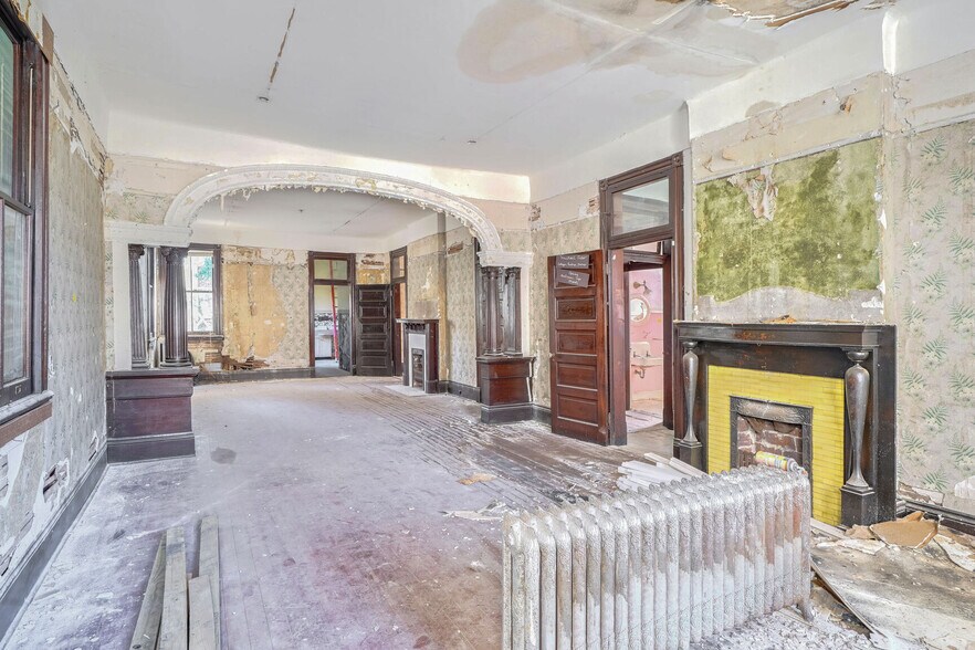 More Photos Of 818 Royal St, New Orleans Freestanding For Lease