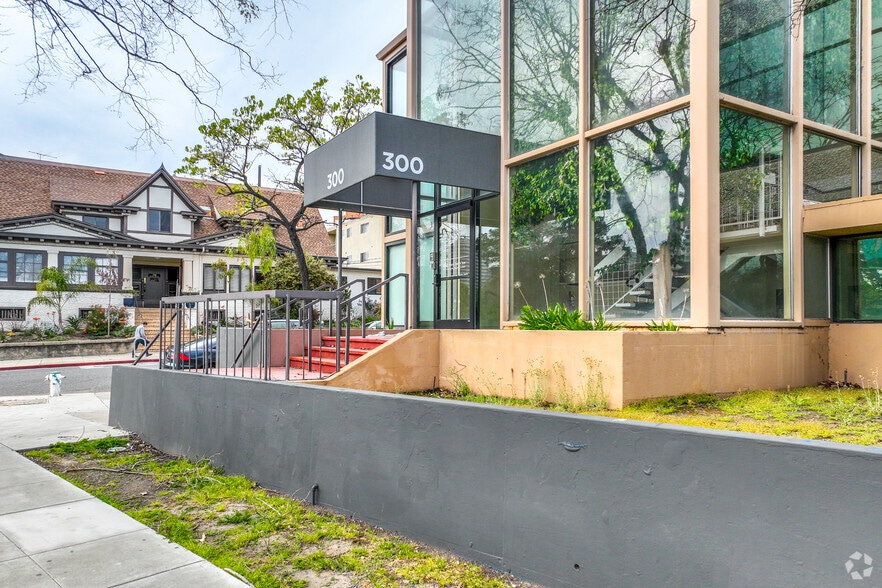 More Photos Of 300 Grand Ave, Oakland Medical For Sale