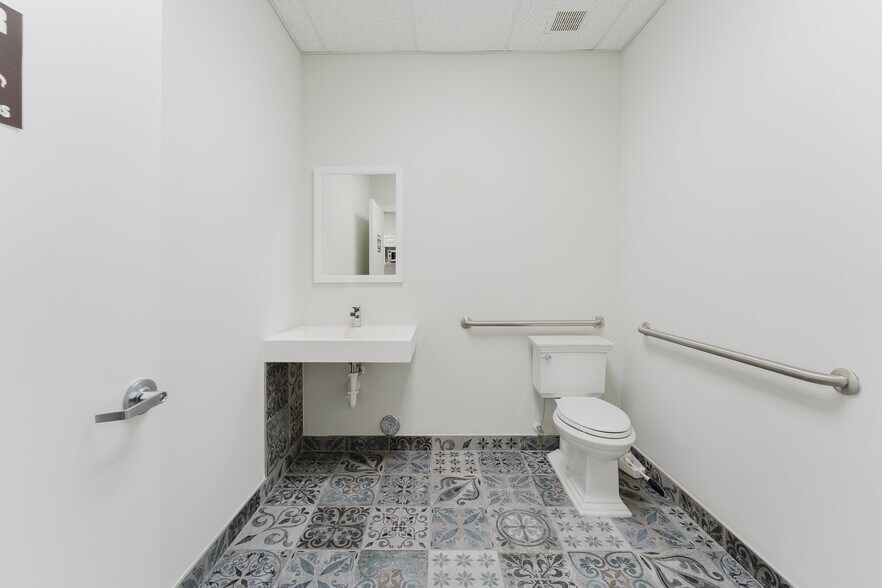 More Photos Of 1817-1847 NE 25th St, Lighthouse Point Unknown For Lease