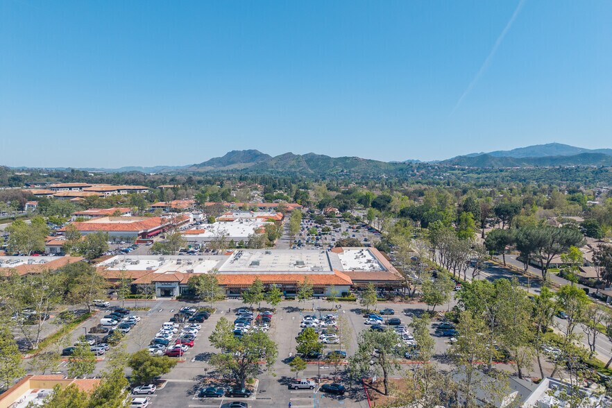 More Photos Of 982-1014 S Westlake Blvd, Westlake Village General Retail For Lease