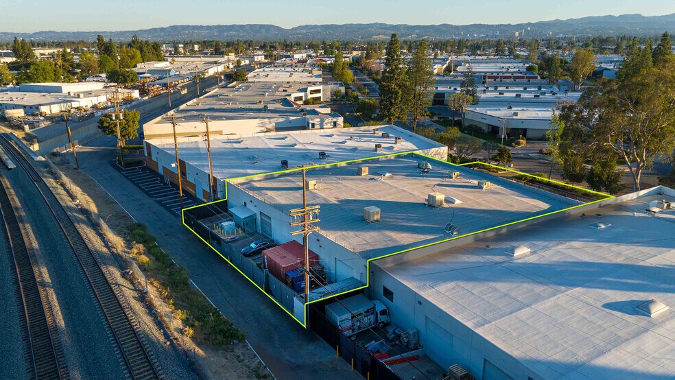 More Photos Of 9362 Eton Ave, Chatsworth Warehouse For Lease