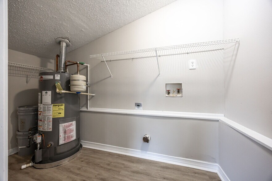 More Photos Of 1651 Donna Lynn Dr, Smyrna Office For Sale