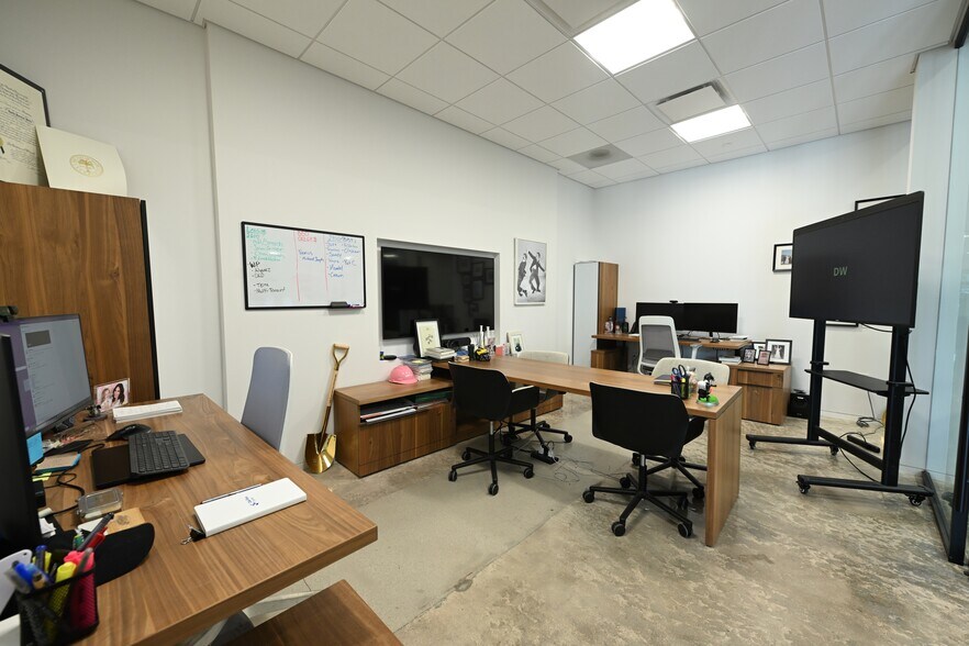 More Photos Of 2319 N Miami Ave, Miami Office For Lease