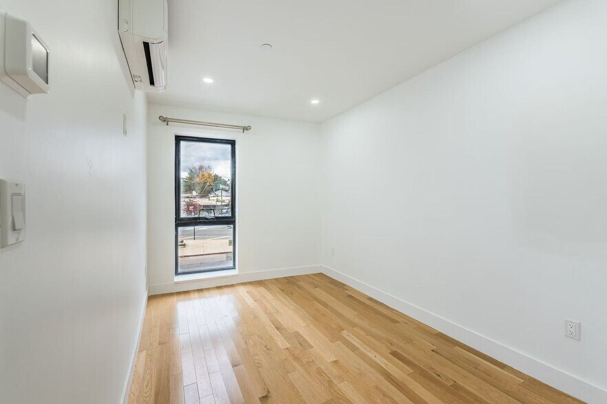 More Photos Of 16502 Sanford Ave, Flushing Apartments For Sale