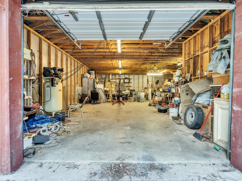 More Photos Of 280 Broken Arrow Marina, Livingston Hotel For Sale