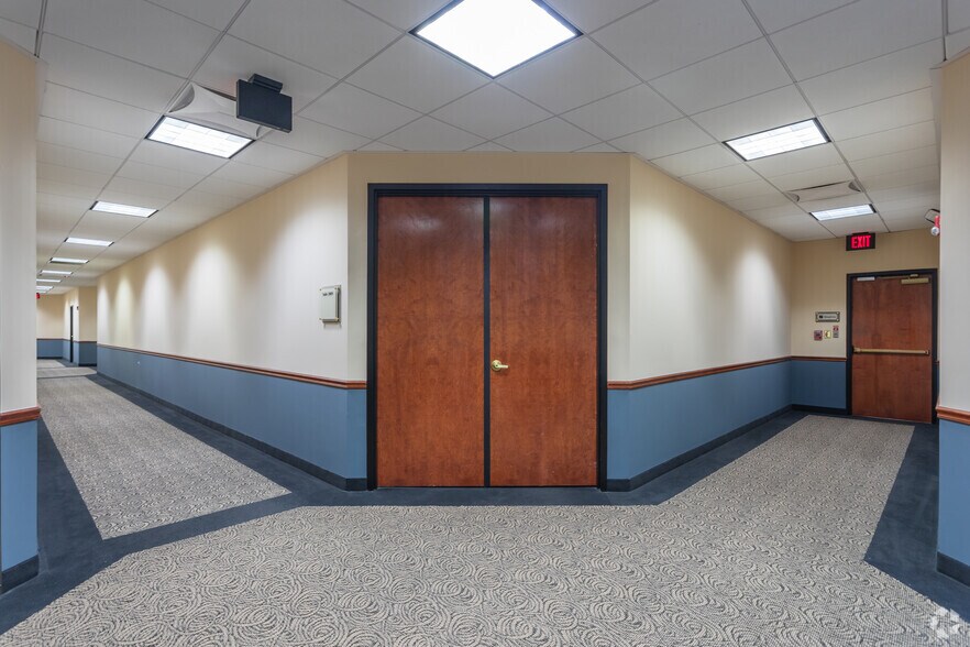 More Photos Of 2000 Sam Rittenberg Blvd, Charleston Office For Lease