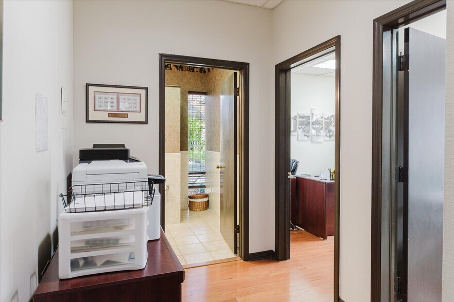 More Photos Of 611 Druid Rd E, Clearwater Office For Sale