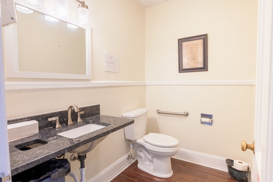 More Photos Of 291 Graham Hopedale Rd, Burlington Medical For Lease