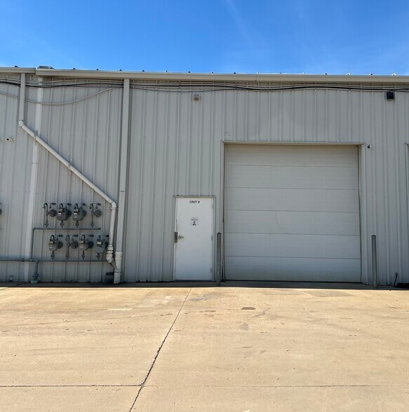 More Photos Of 33549 E Royalton Rd, Columbia Station Light Manufacturing For Sale