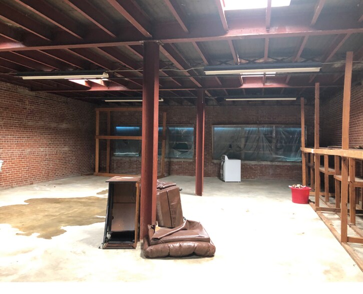 More Photos Of 120-132 S Moore St, Sanford Storefront For Lease