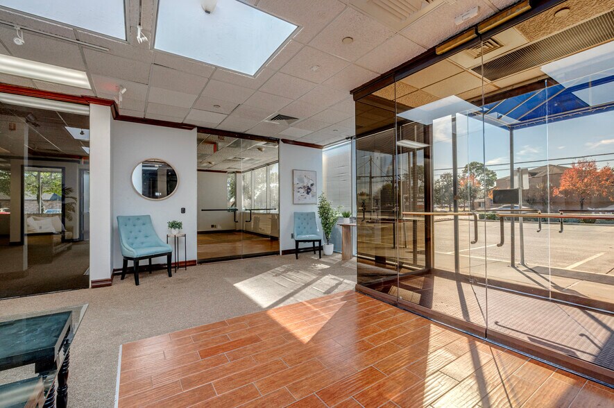 More Photos Of 2947 E Broadway St, Pearland Office For Lease