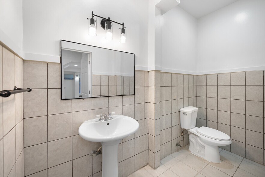 More Photos Of 2823 W 8th St, Los Angeles Office For Lease