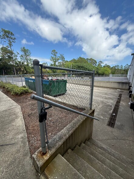 More Photos Of 701 Fentress Blvd, Daytona Beach Distribution For Lease