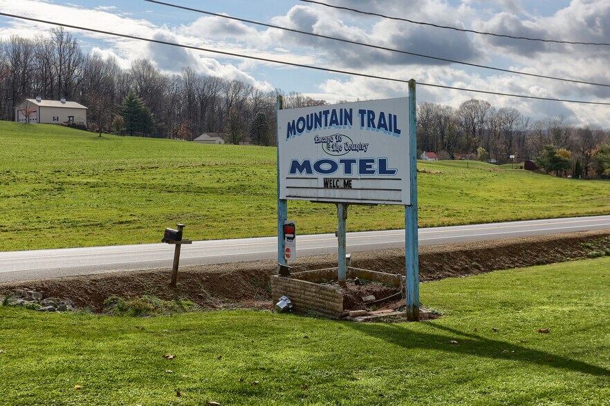 More Photos Of 4221 Stiegel Pike, Newmanstown Hotel For Sale