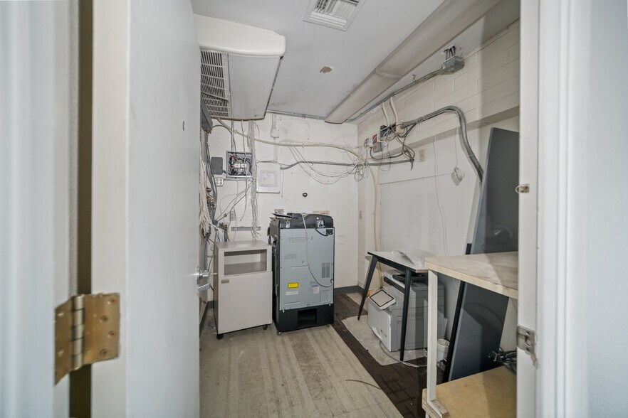 More Photos Of 1755 E Lakeside Dr, Bullhead City Bank For Sale