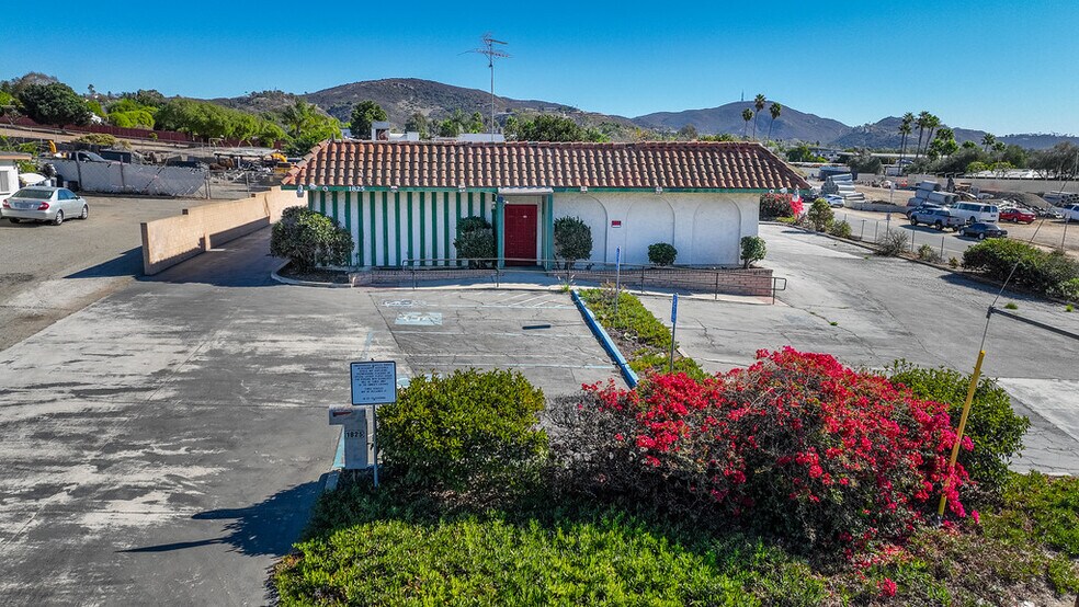 More Photos Of 1825 E Vista Way, Vista Restaurant For Sale