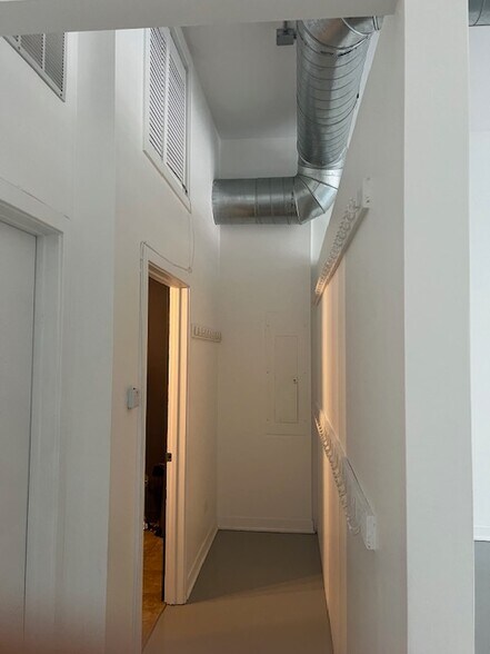 More Photos Of 1659 W Chicago Ave, Chicago Apartments For Lease