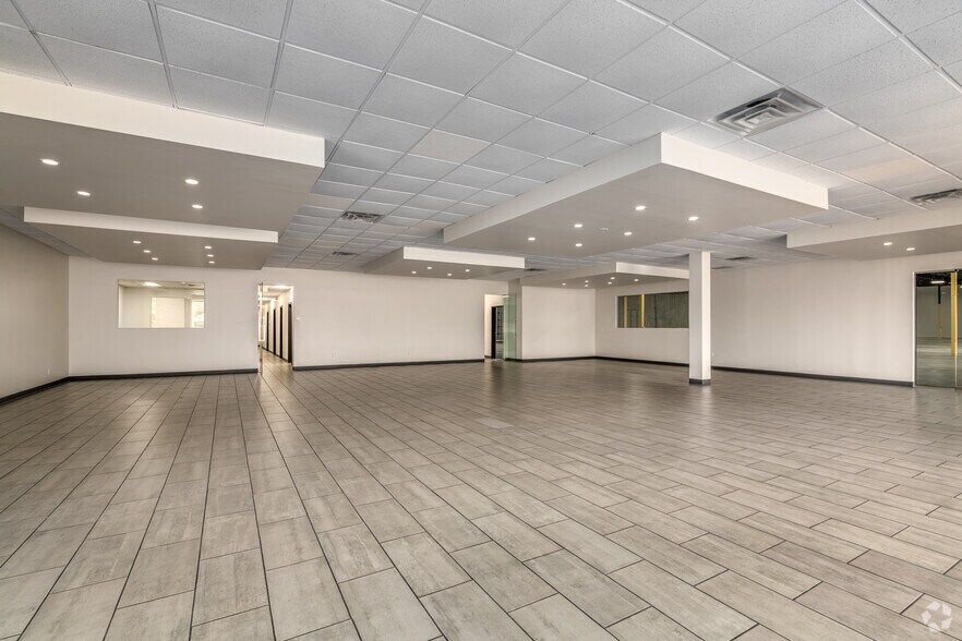 More Photos Of 2020 Rutland Dr, Austin Unknown For Lease