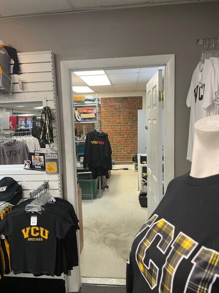 More Photos Of 900 W Franklin St, Richmond Apartments For Lease