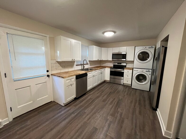 More Photos Of 1560 Wagar Rd, Rocky River Apartments For Sale